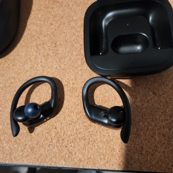 Powerbeats Pro - Picture 2 of 3